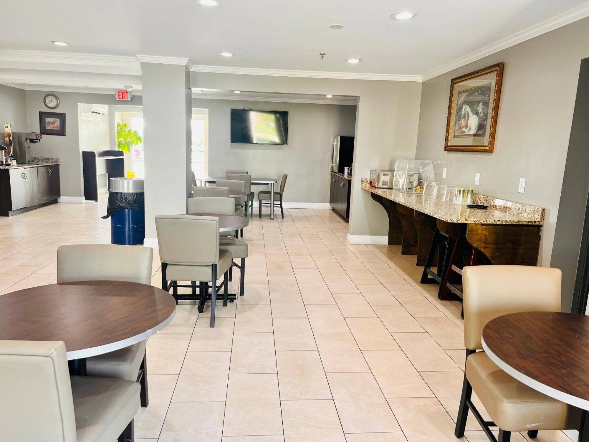 Microtel Inn By Wyndham Lexington Bagian luar foto