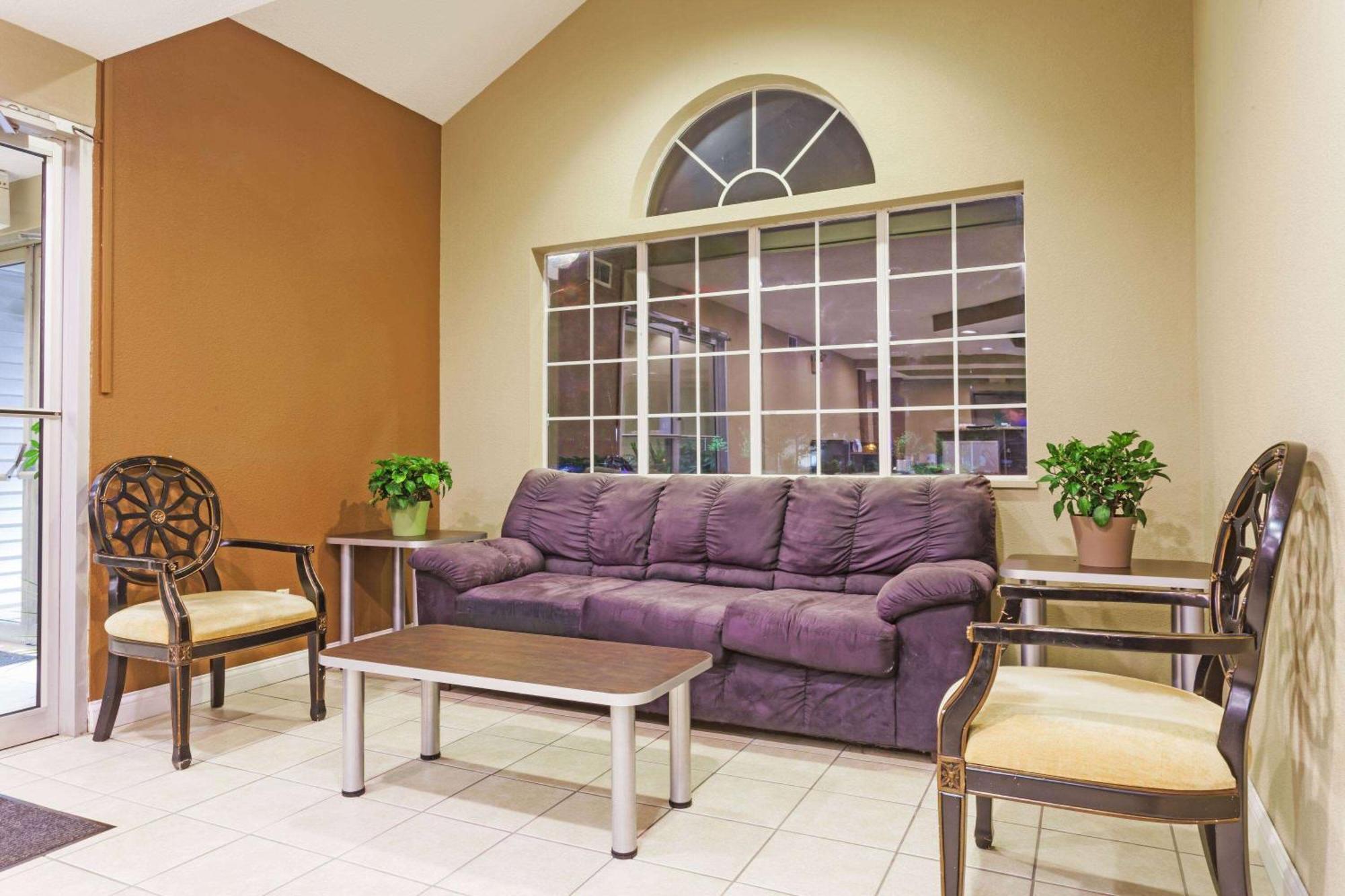 Microtel Inn By Wyndham Lexington Bagian luar foto
